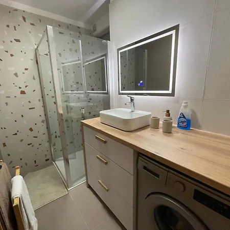 2 Bedrooms With Swimming Pool * Mandelieu